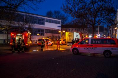 Stuttgart-Ost : Chlorgasaustritt im Leo-Vetter-Bad loest Grosseinsatz aus !
